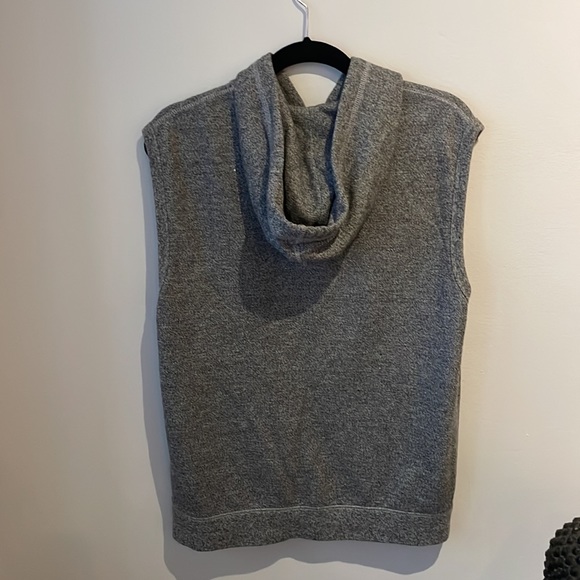 Perfect condition Roots Sleeveless Hoodie(Unisex) - Picture 2 of 2